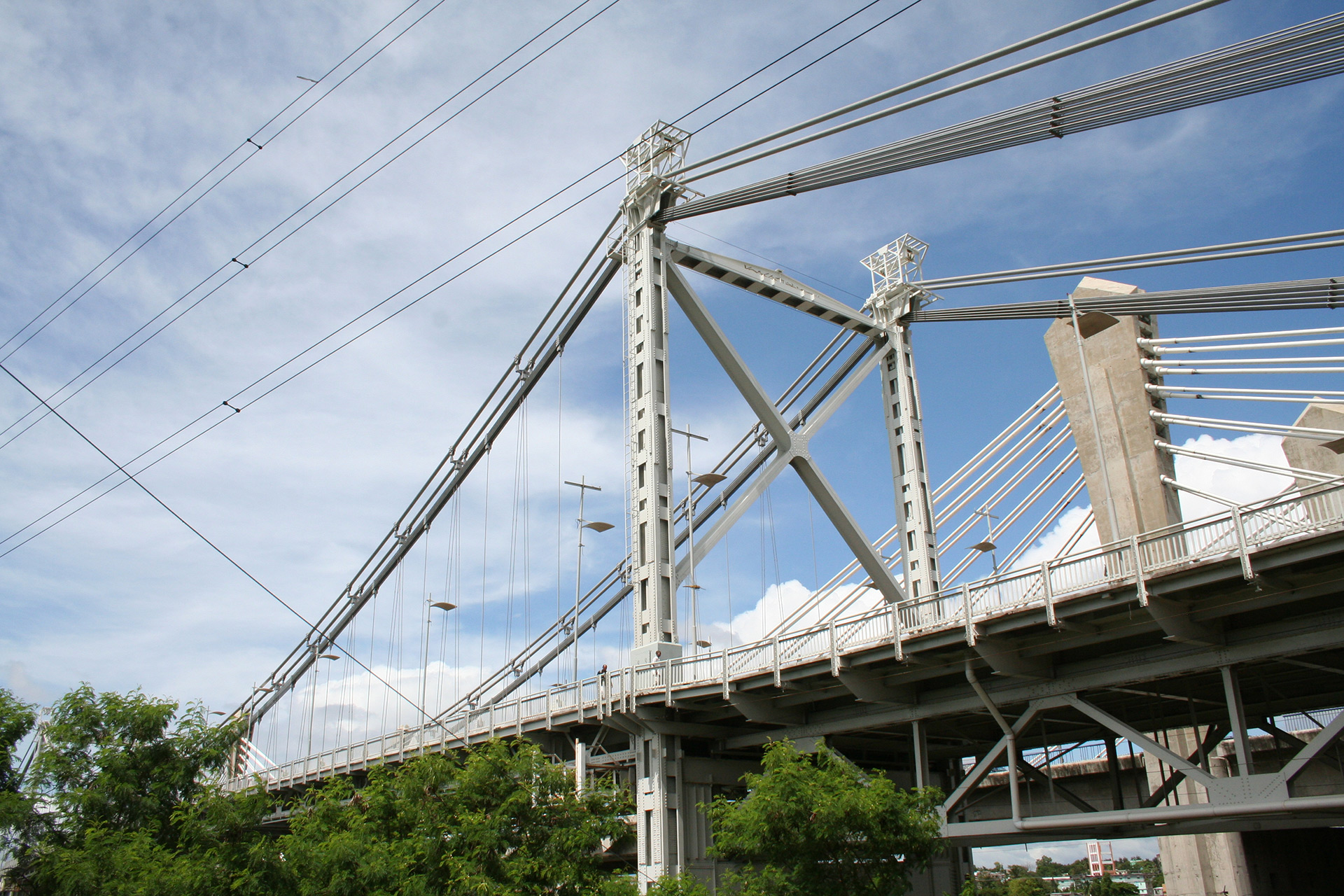 Reforzamiento estructural y cambio del cableado puente Juan Pablo Duarte